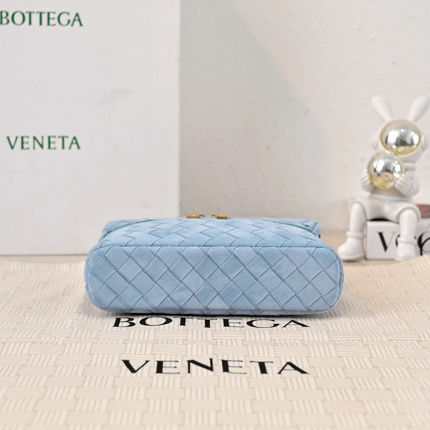 Batch 1360 #BV new Vanity Case suede cosmetic bag 🎈 is a super practical and stylish box cosmetic bag [Fireworks], using the brand's most classic cowhide weaving, with two-way zipper opening and closing, the overall style is retro and elegant, the top handle can be adjusted at will, the hand-held elegant temperament, cross-body casual and casual, unlocking various concave shape scenes 🎬 Model: 9109 Size: 22x12.5x5
